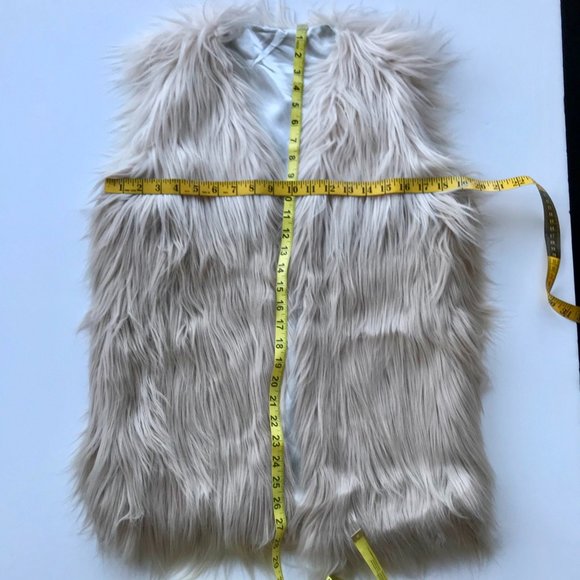 Source Unknown Cream Faux Fur Vest - Picture 13 of 13